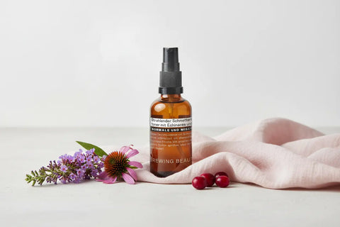 Strahlender Schmetterlingsflieder-Gesichtstoner