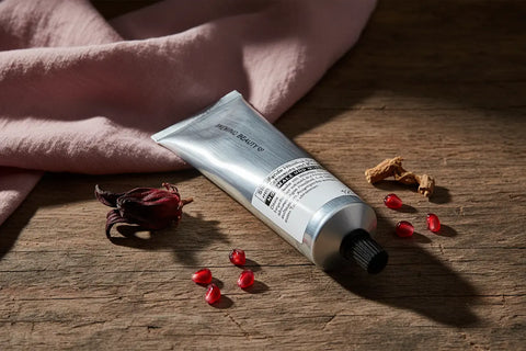 Straffende Hibiskus-Gesichtsmaske