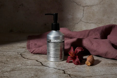 Glättender Hibiskus-Gesichtsreiniger